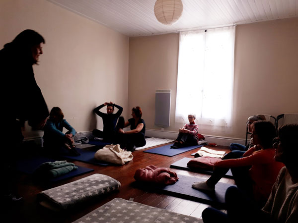 Photo de séance collective de Sophrologie Hypnose par Magalie Duclos